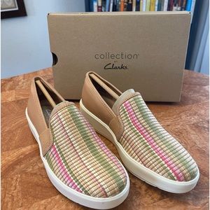 NIB Clarks | Light Tan Combi Layton Petal Leather Sneaker ZL840